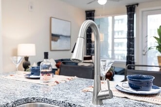 The Station at San Marco in Jacksonville, FL - Foto de edificio - Building Photo