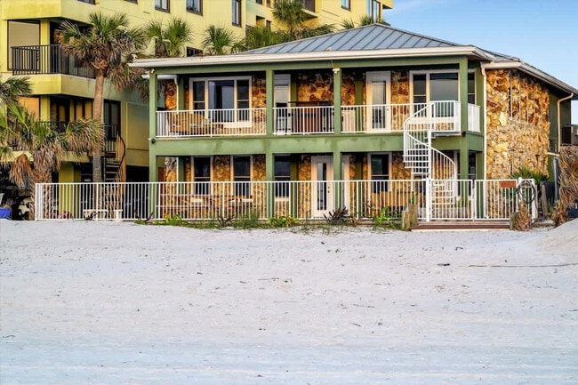 72 Gulf Blvd in Indian Rocks Beach, FL - Building Photo - Building Photo