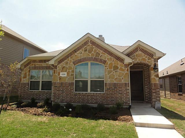 9108 Stewart St in Cross Roads, TX - Foto de edificio