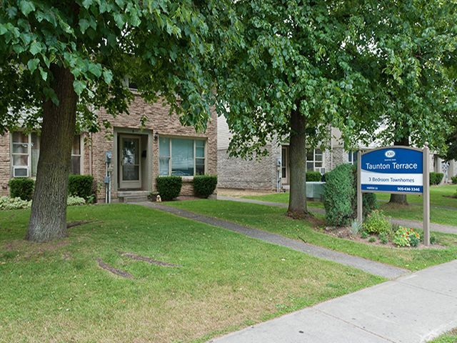 Taunton Terrace in Oshawa, ON - Building Photo