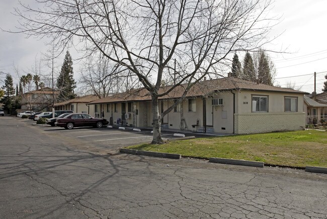2630 Darwin St in Sacramento, CA - Foto de edificio - Building Photo