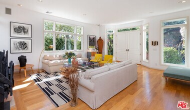 454 Sycamore Rd in Santa Monica, CA - Building Photo - Building Photo