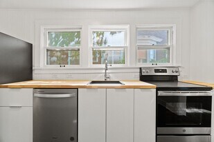 914 Lake Ave in Fort Wayne, IN - Building Photo