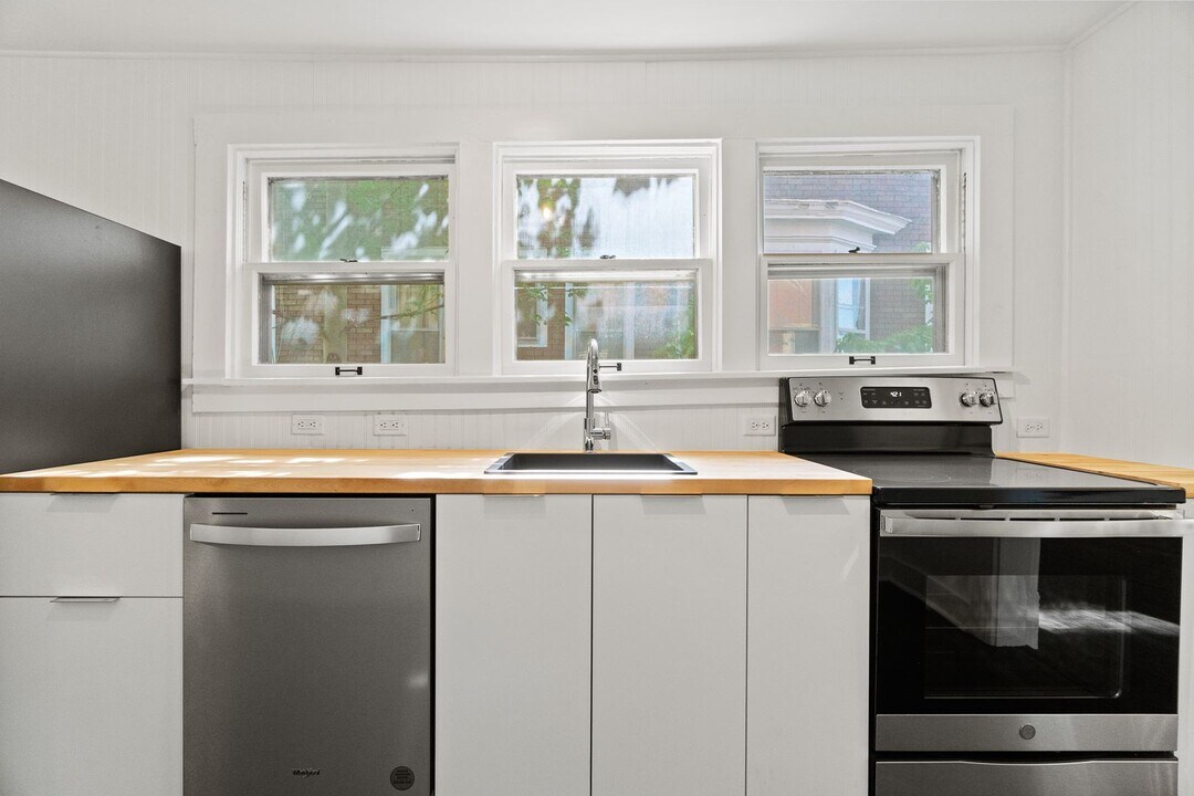 914 Lake Ave in Fort Wayne, IN - Building Photo