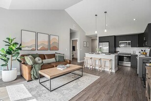 3465 Waterford Pl, Unit 2805 in Walker, MI - Building Photo