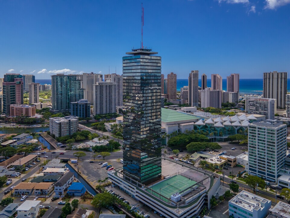 Century Center in Honolulu, HI - Building Photo