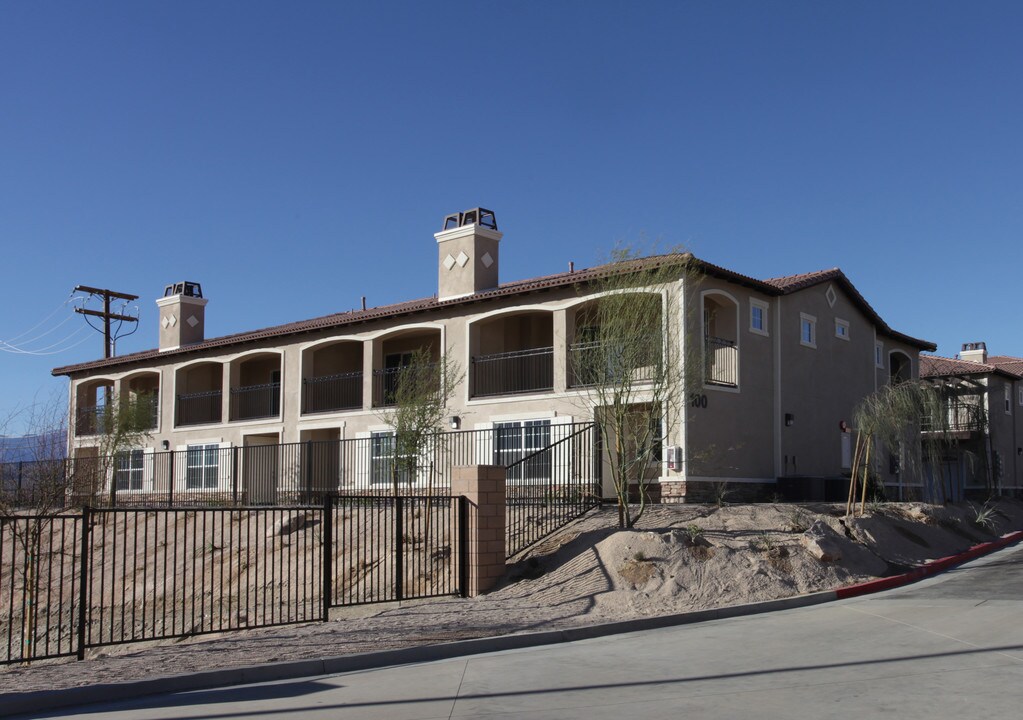 Hacienda Hills Apartments in Desert Hot Springs, CA - Foto de edificio