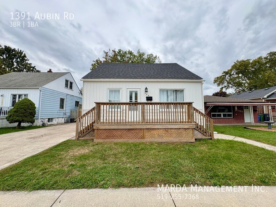 1391 Aubin Rd in Windsor, ON - Building Photo