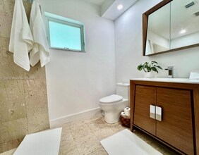 14605 SW 75th Ave in Palmetto Bay, FL - Building Photo - Building Photo