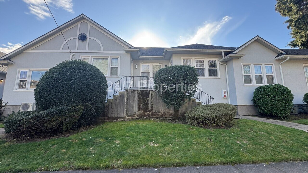 2912 SE Madison St in Portland, OR - Building Photo