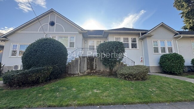 property at 2912 SE Madison St