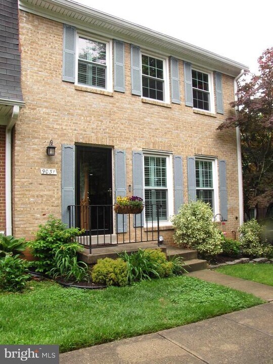 9031 Blarney Stone Dr in Springfield, VA - Building Photo