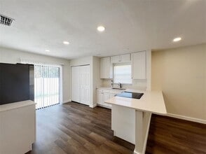 1016 9th Ave NW in Largo, FL - Building Photo - Building Photo