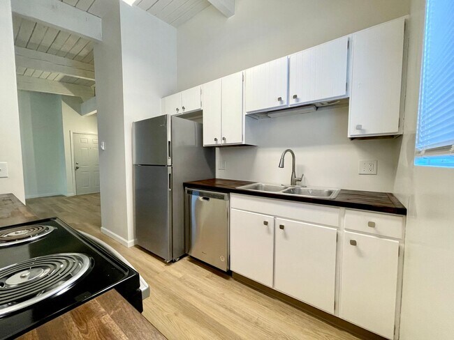 9019 E Liberty Ave in Millwood, WA - Building Photo - Building Photo