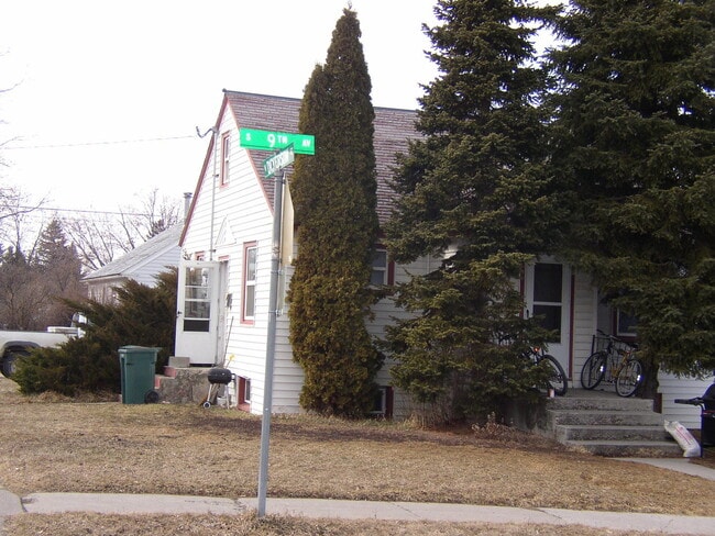 property at 521 S 9th Ave