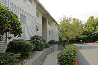 Trailside Apartments in Gresham, OR - Foto de edificio - Building Photo