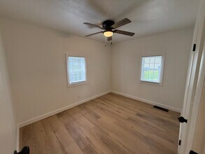 2418 2nd St in East Moline, IL - Building Photo - Building Photo