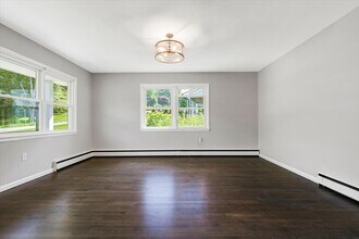 125 Whittier Dr in Thornwood, NY - Building Photo - Building Photo