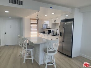 4265 Marina City Dr in Marina Del Rey, CA - Building Photo - Building Photo