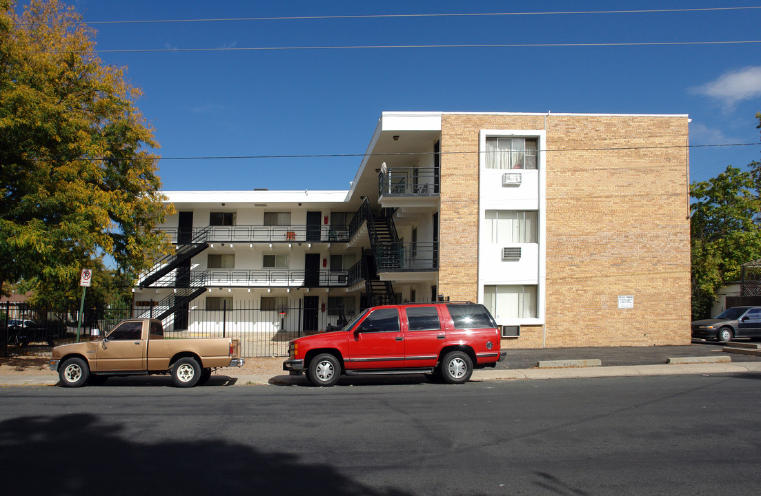 1600 Geneva St in Aurora, CO - Building Photo