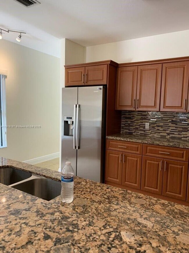 5496 NW 4th St in Miami, FL - Foto de edificio - Building Photo