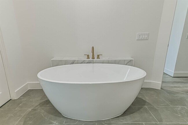 7709 Earl Rudder Wy in Houston, TX - Building Photo - Building Photo