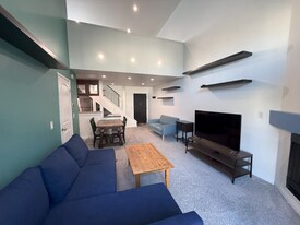 5510 Owensmouth Ave, Unit #321 in Los Angeles, CA - Building Photo