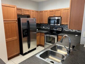 2262 Grand Central Pkwy in Orlando, FL - Building Photo - Building Photo