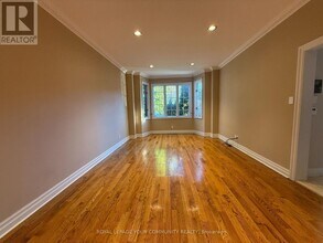 238 Horsham Ave in Toronto, ON - Building Photo - Building Photo
