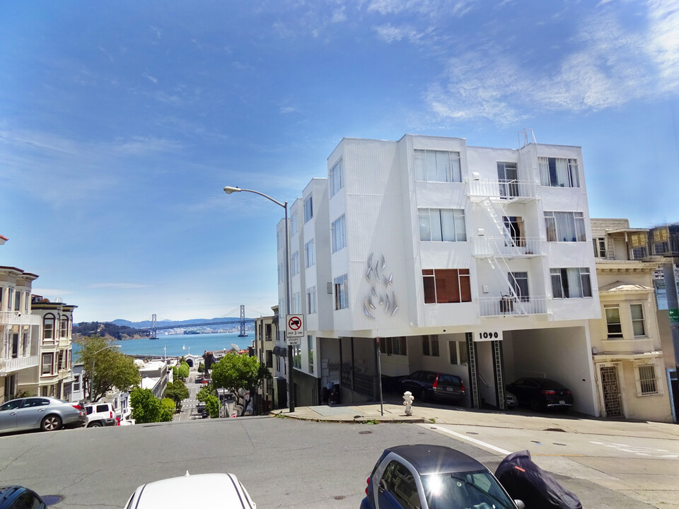 1090 Montgomery Street Apartments in San Francisco, CA - Building Photo