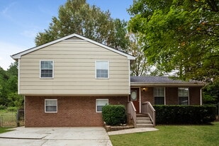 5972 Nell Ln in Ellenwood, GA - Building Photo