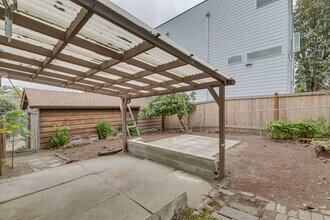 2217 E Thomas St, Unit 2217 in Seattle, WA - Building Photo - Building Photo