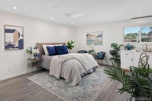 6474 University Ave in San Diego, CA - Building Photo