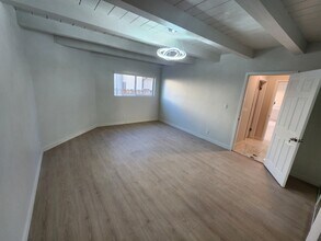 9322 Cayuga Ave in Sun Valley, CA - Building Photo - Building Photo