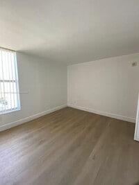 2000 NE 135th St photo'