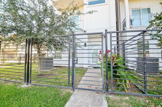 2103 Engelmohr St in Houston, TX - Building Photo - Building Photo
