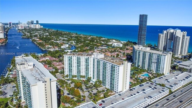 19380 Collins Ave, Unit 405 in Sunny Isles Beach, FL - Building Photo - Building Photo