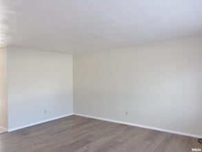 4726 W Merol Ct in Peoria, IL - Building Photo - Building Photo