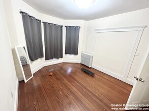 692 Columbia Rd, Unit 2 in Boston, MA - Building Photo - Building Photo