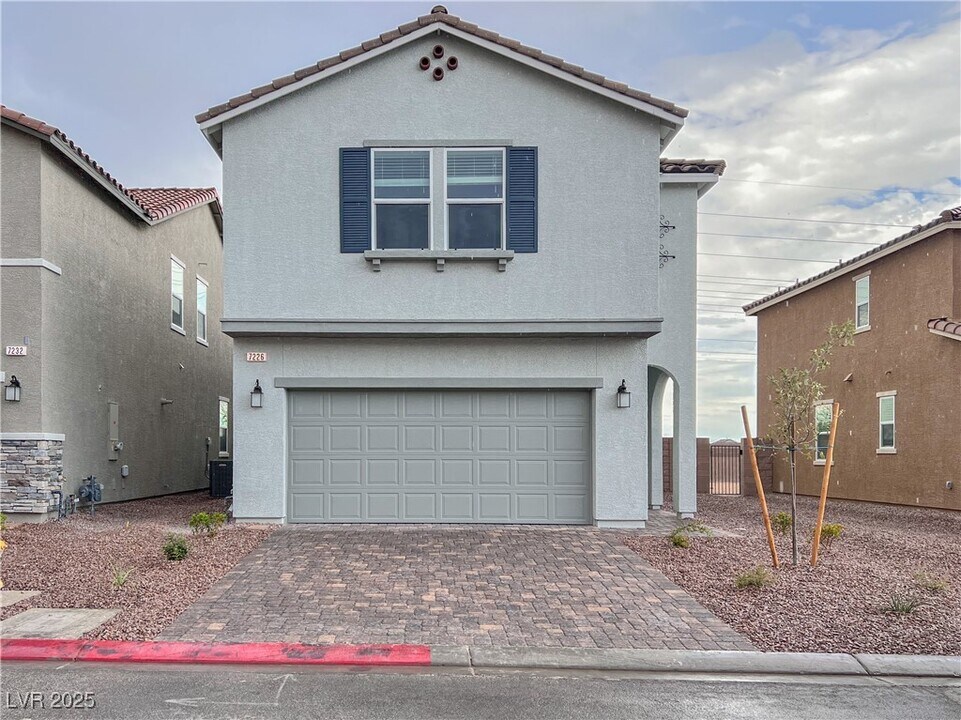 7226 Saxby Ave in Las Vegas, NV - Building Photo