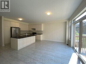 17 Bill Guy Dr in Georgina, ON - Building Photo - Building Photo