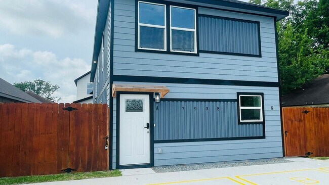7938 Cinderella St in Houston, TX - Building Photo - Building Photo