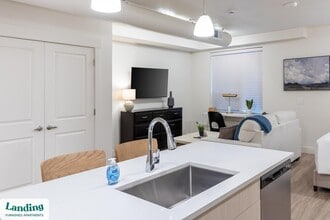 2201 S 900 E in Salt Lake City, UT - Foto de edificio - Building Photo