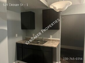 529 Crosby St in Akron, OH - Foto de edificio - Building Photo