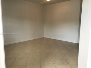 5743 NW 114th Path, Unit 106 in Doral, FL - Building Photo - Building Photo