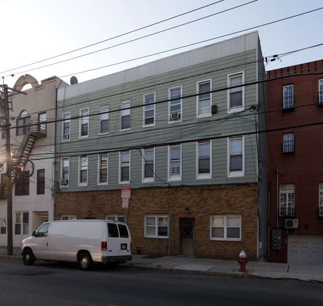 581-583 Palisade Ave in Jersey City, NJ - Building Photo - Building Photo