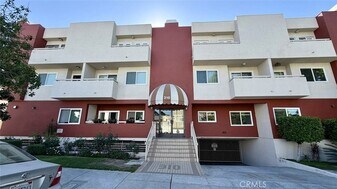 310 E Providencia Ave, Unit 108 in Burbank, CA - Building Photo