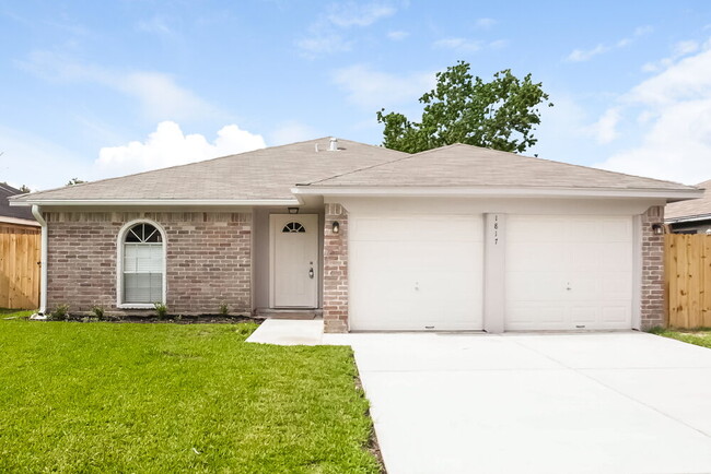 property at 1817 Wren Dr