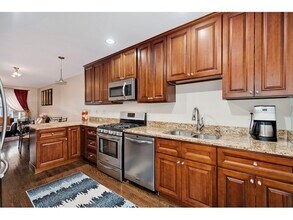 1937 W Race Ave-Unit -2 in Chicago, IL - Building Photo - Building Photo