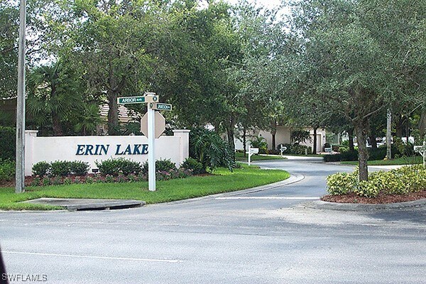 5841 Jameson Dr in Naples, FL - Foto de edificio